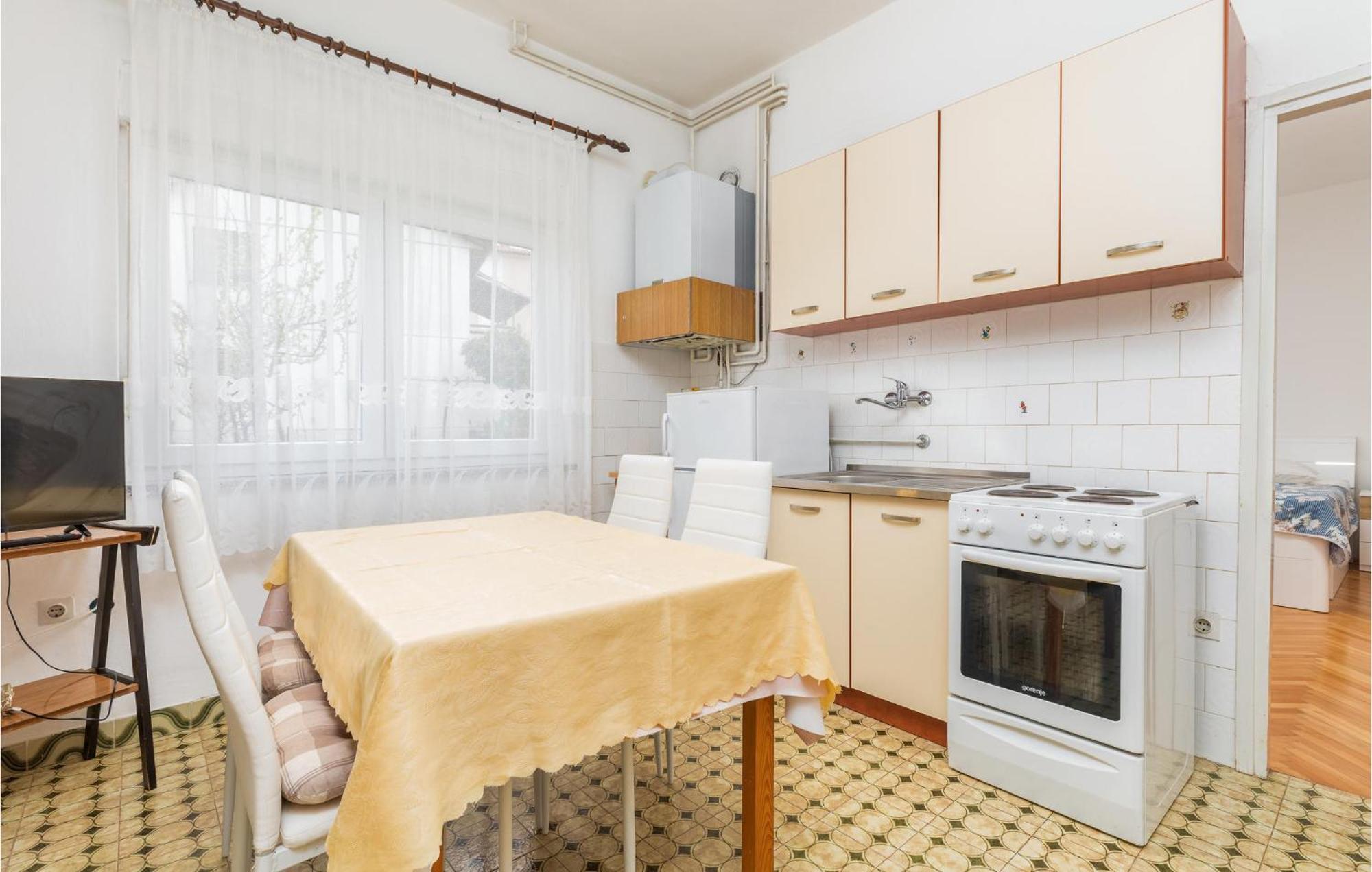Lovely Apartment In Fazana With Kitchen ภายนอก รูปภาพ