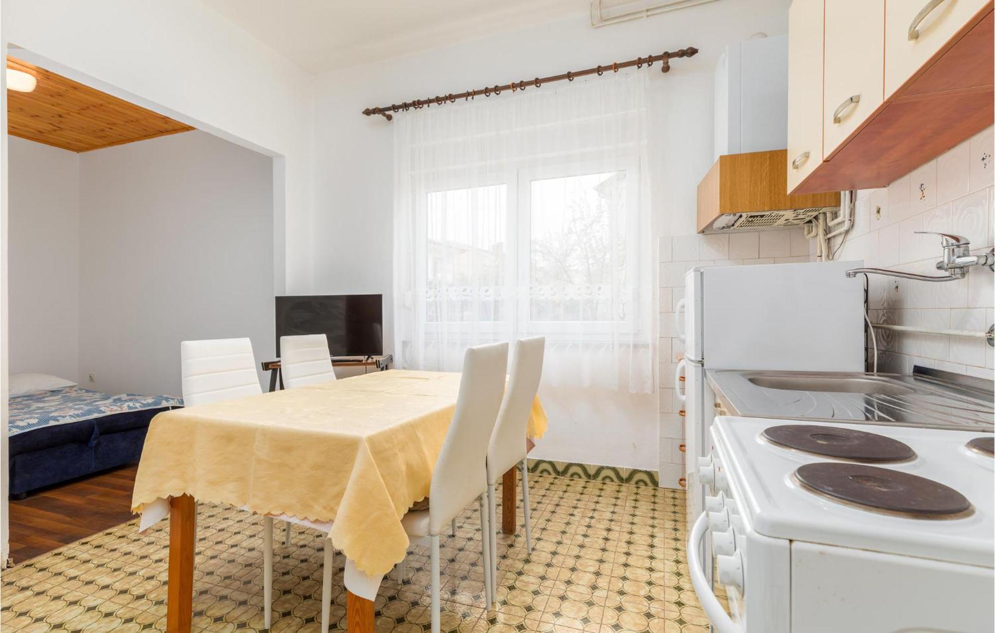 Lovely Apartment In Fazana With Kitchen ภายนอก รูปภาพ
